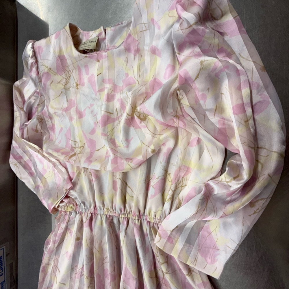 Vintage Floral Pink and White Dress - Picture 3 of 15